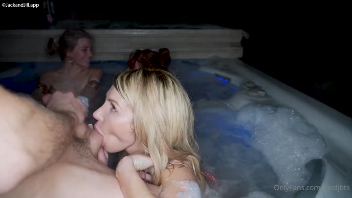 JackandJill - Hot Tub BTS with Fifisprouts and NoiresBlue - GGGB