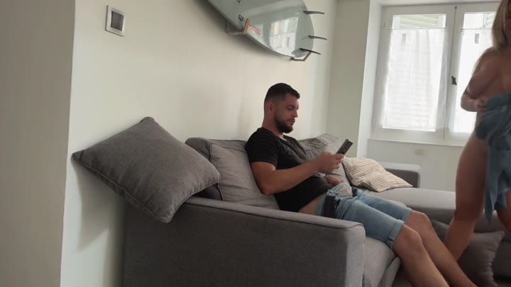 [Cgoıha7Ydcv] 3 Some In The Sofa