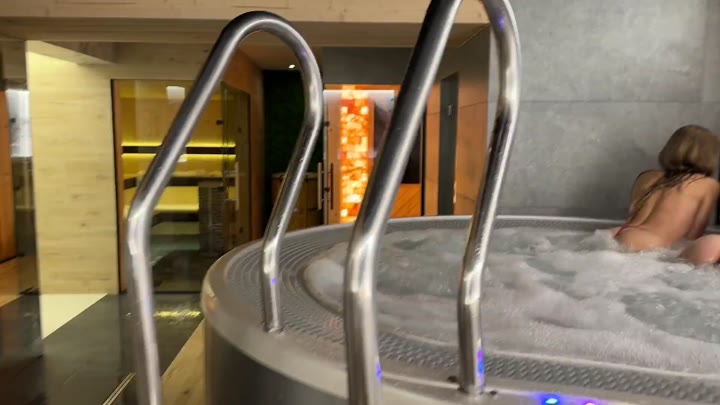 We met 2 girls at the spa and fucked them in the room