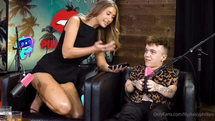 Lily Phillips Fucking a Little Person - hoTiva